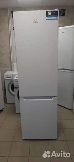 Холодильник Indesit 200sm