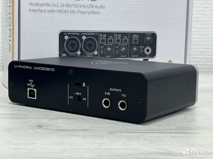 Внешняя звуковая карта Behringer U-Phoria UMC202HD