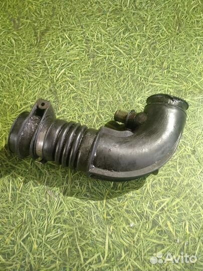 Патрубок воздушного фильтра Шевроле Нива 2004г