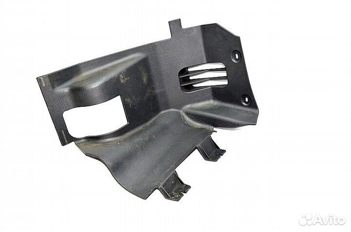 Пластиковая крышка торпеды у подножья водителя mer