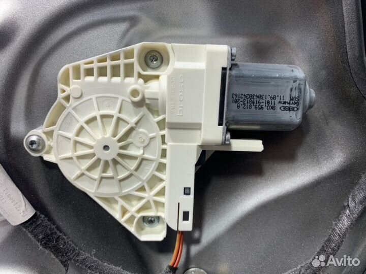 Стеклоподъемник задний правый Audi A6 4G2 2013