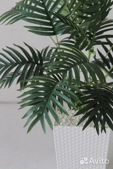 Искусственные цветы в горшках