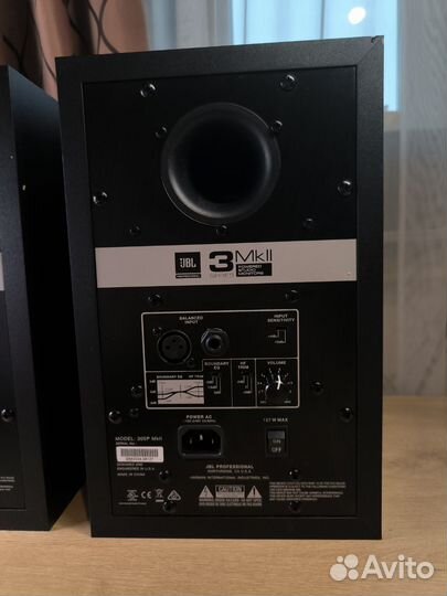 Мониторный динамик JBL 305P mkii активный динамик