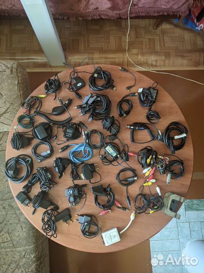 Продаю целый пакет разных проводов и зарядок