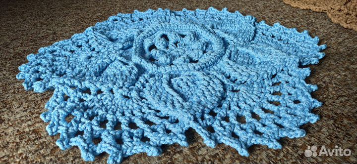 Вязанный ковёр ручной работы (цвет-голубой)