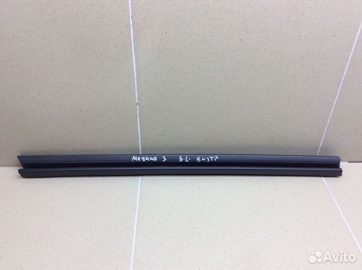 Накладка стекла задняя левая Renault Megane 3