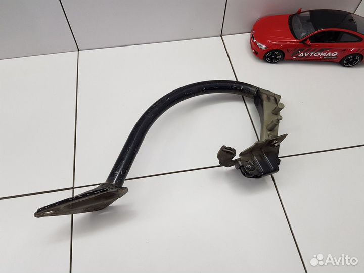 Петля крышки багажника левая