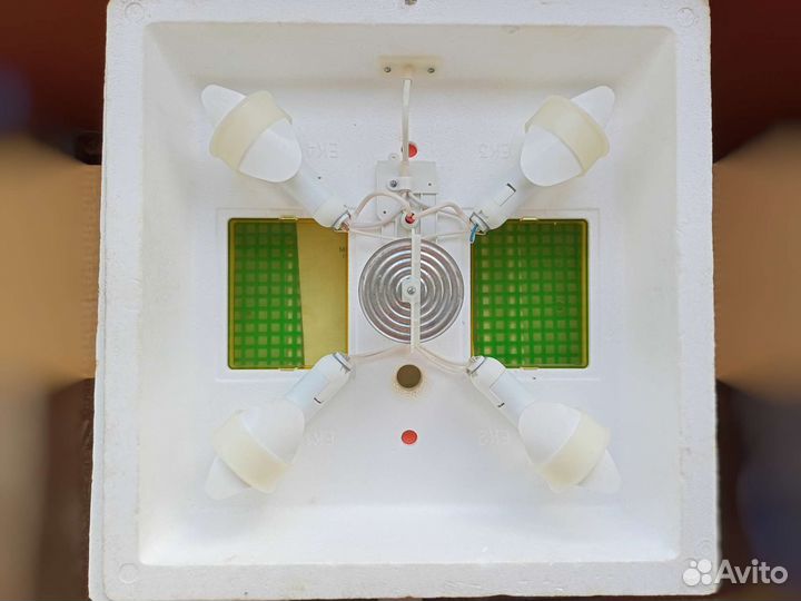 Инкубатор Квочка на 70 яиц