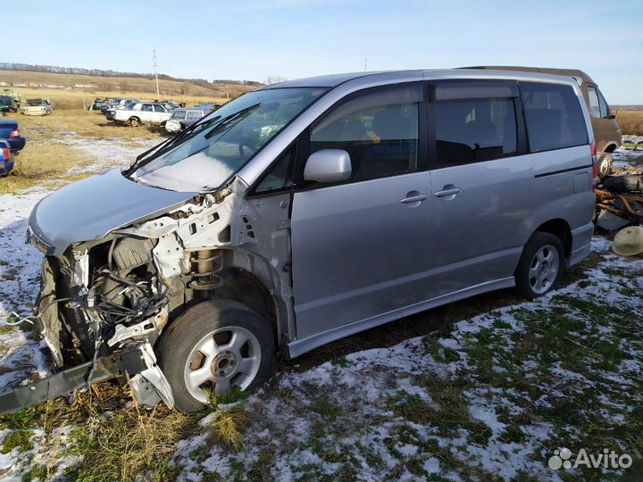 Toyota Noah двери