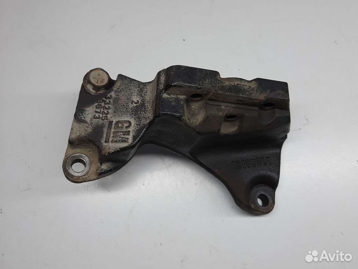 Кронштейн двигателя правый Опель Астра h 332253673