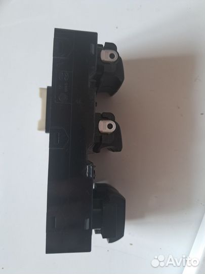 Блок управления стеклоподъемниками Hyundai Solaris