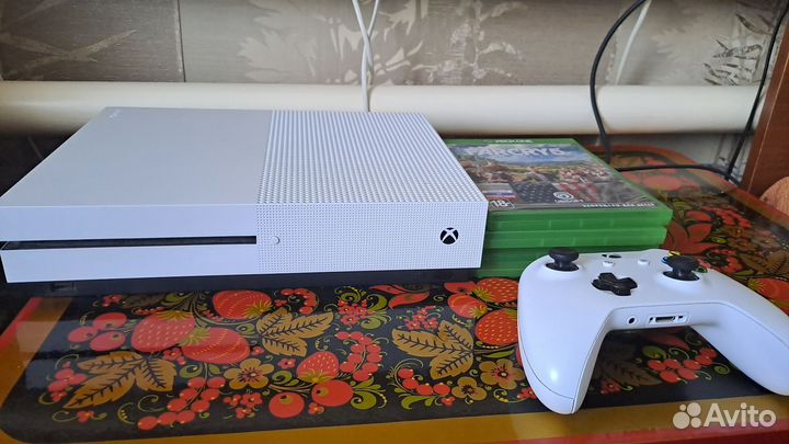 Xbox One s (с дисками)