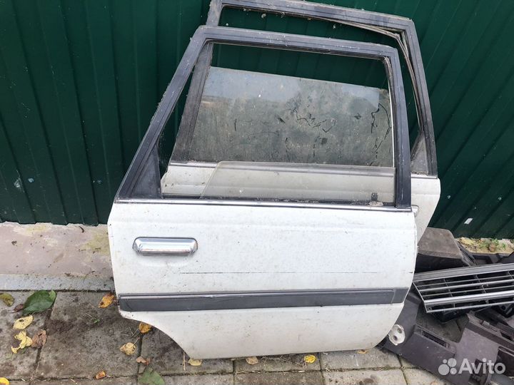 Дверь задняя правая Toyota corona AT150