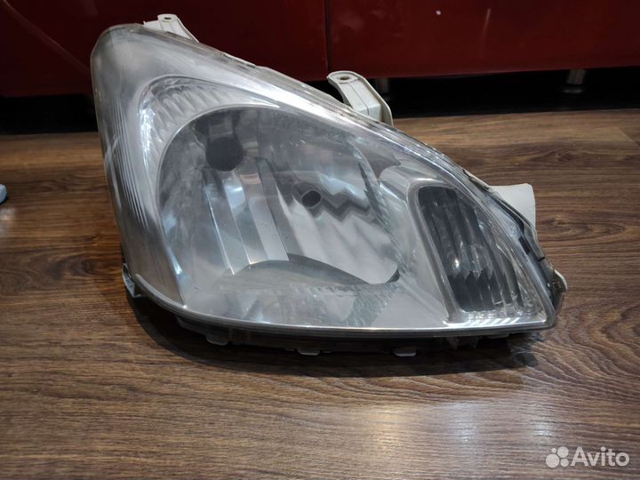Фара правая Toyota premio