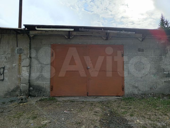 Гараж, > 30 м²