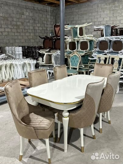 Стол обеденный