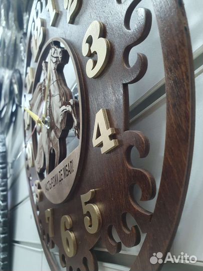 Часы настенные круглые Уастырджи