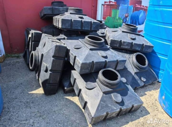 Душевые баки новые