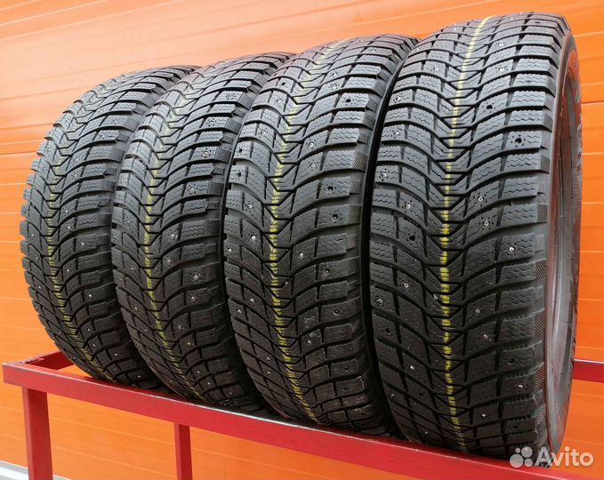 Michelin X-Ice North 3 215/65 R16 99R