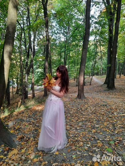 Платье в стразах продам