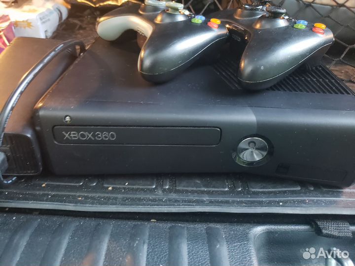 Xbox 360 + два джостика + 13 игр