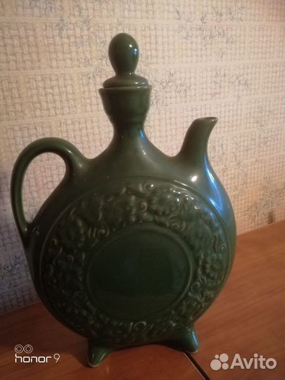 Глиняный кувшин