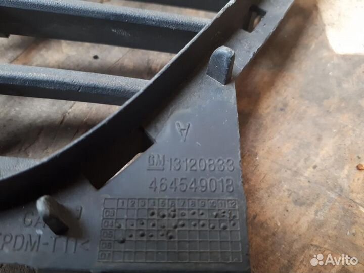 Решетка в бампер центральная Opel Vectra C 2002-2