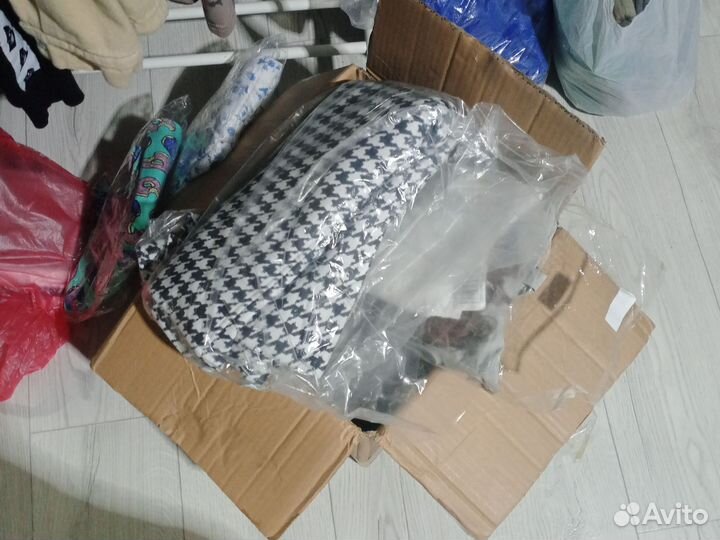 Продам коробку вещей новых