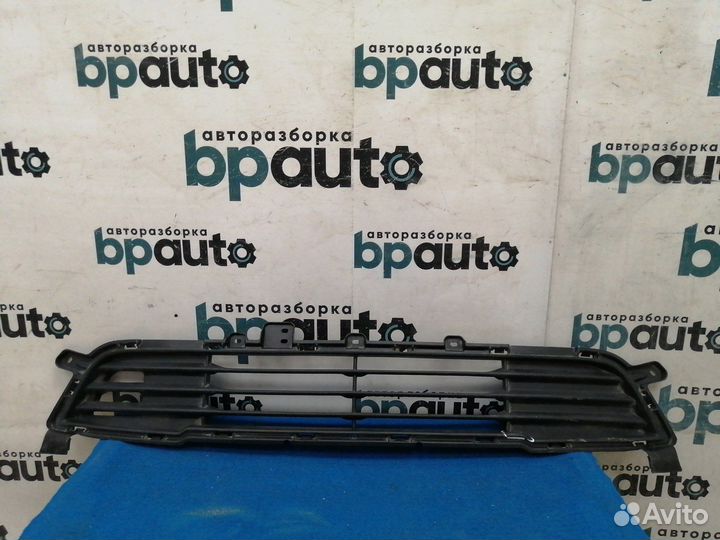 Решетка переднего бампера 6402A233 Mitsubishi