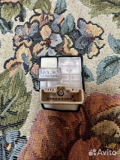 Кнопка управления зеркалами Lexus is 250