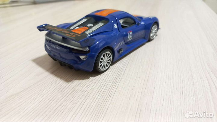 Модель Porsche 918 1:32