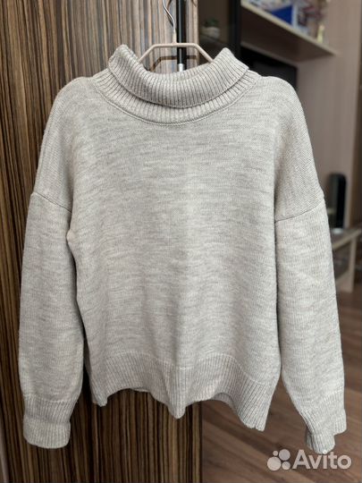 Свитер женский