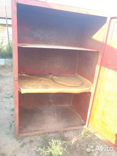 Шкаф стальной