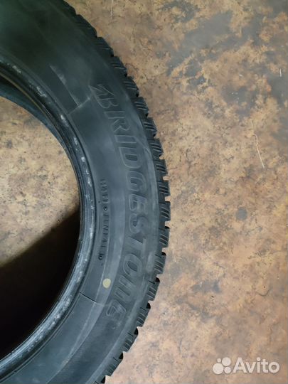 Bridgestone Blizzak Spike-01 215/60 R16 95