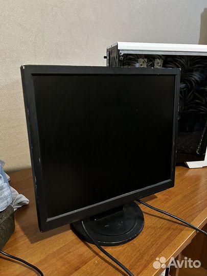 Монитор Samsung SyncMaster 710N