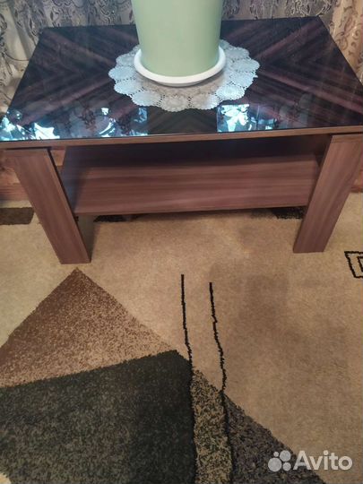 Компьютерный стол, стол журнальный, стенка, шкаф
