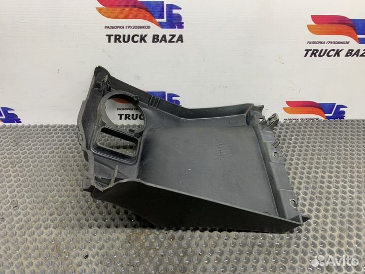 81617016305 Передняя панель салона