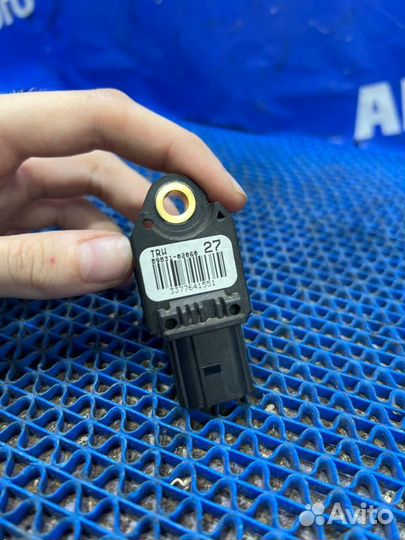 Датчик удара Toyota Auris хэтчбек 1ZR 2007