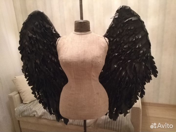 Крылья ангела черные