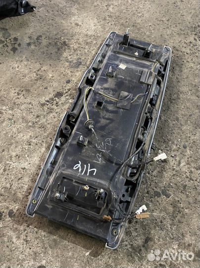 Накладка крышки багажника Infiniti QX56 1