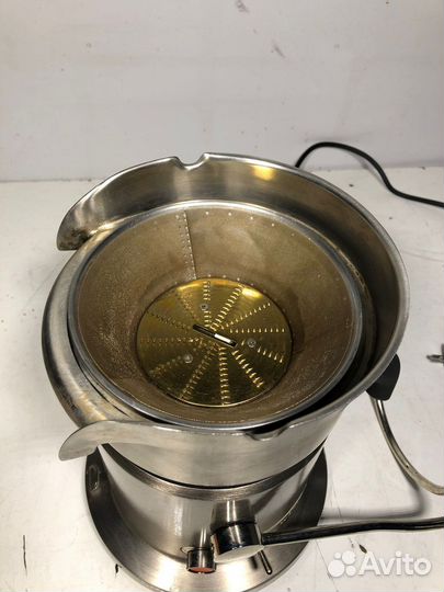 Соковыжималка Bork S800