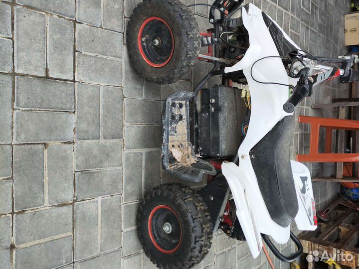 Детский квадроцикл на аккумуляторе