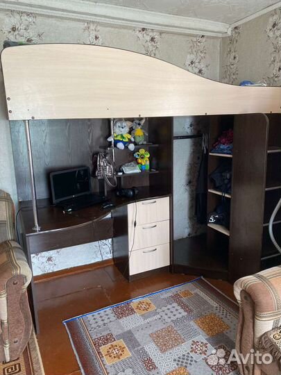 Детская кровать чердак со столом и шкафом