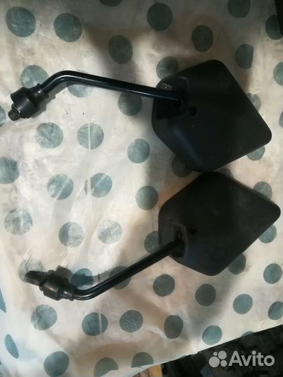 Зеркало заднего вида на мотоцикл