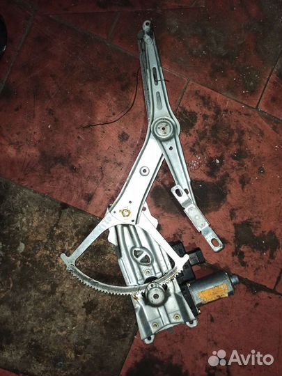 Стеклоподъемник электрический Opel Astra 90521675