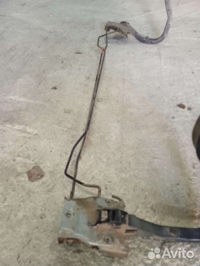 Торсионы крышки багажника Nissan Sunny Ниссан