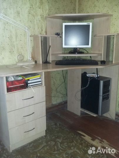 Стол компьютерный