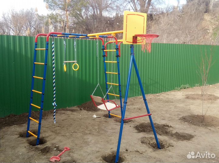 Дачный спортивный комплекс с баскетбольным кольцом