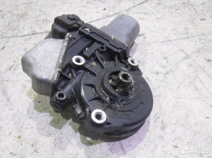 Моторчик заднего правого стеклоподъемника 85720601