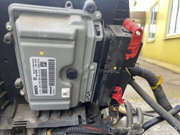 Блок управления двигателем B5254T3 0261209038 Volv